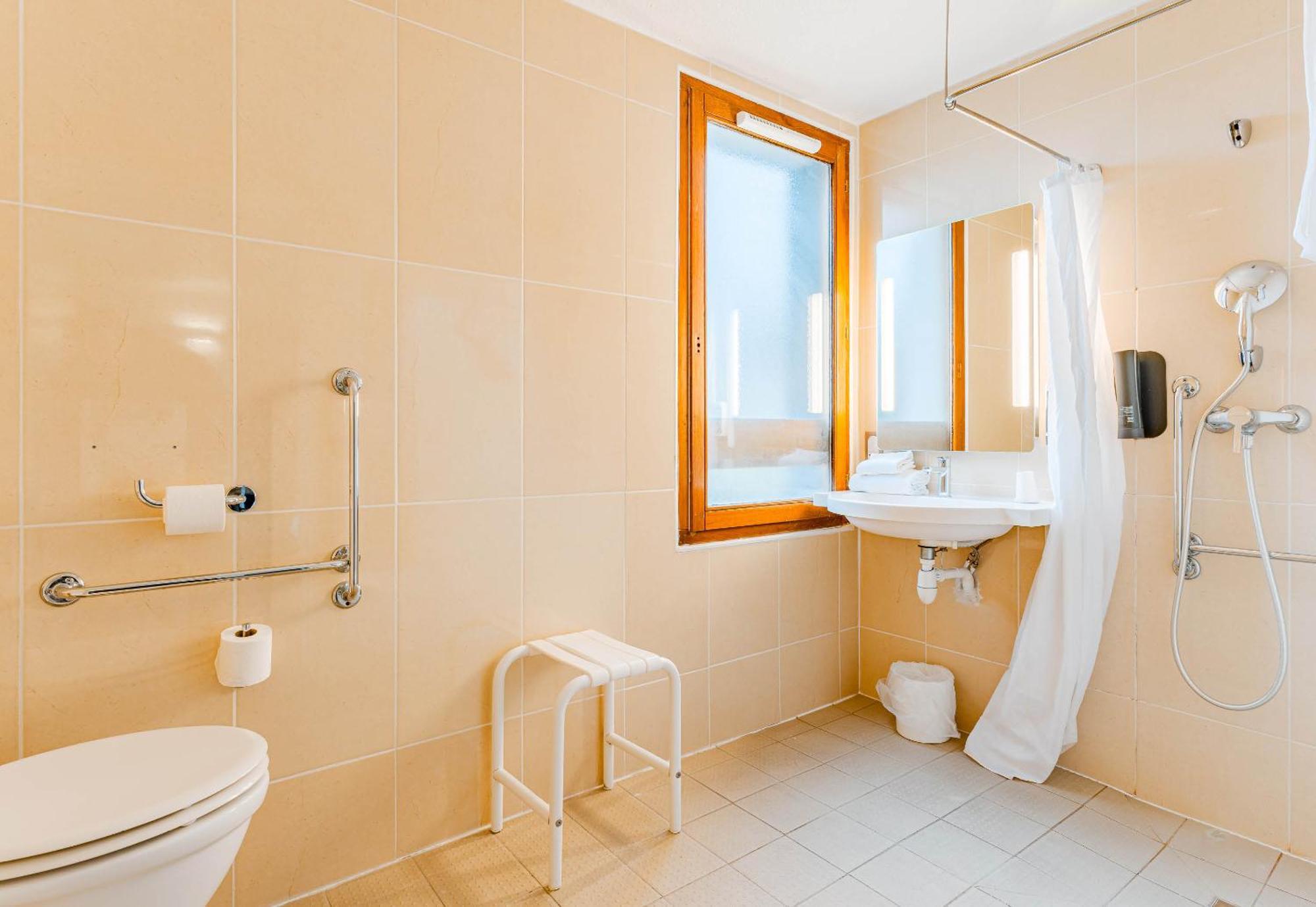 B&B Hotel Poitiers 3 Futuroscope シャッスヌイユ・デュ・ポワト エクステリア 写真